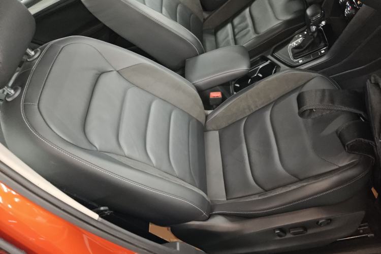 Used Volkswagen Tiguan L 2018 Revised Version 330TSI Automatic Two-Wheel Drive Comfort Edition Right Front Seat