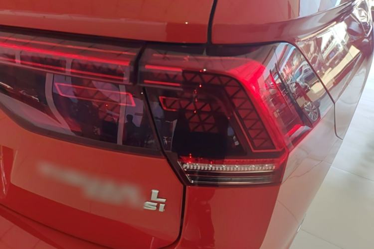 Used Volkswagen Tiguan L 2018 330TSI Automatic Two-Wheel Drive Flagship Edition Right Rear Taillight