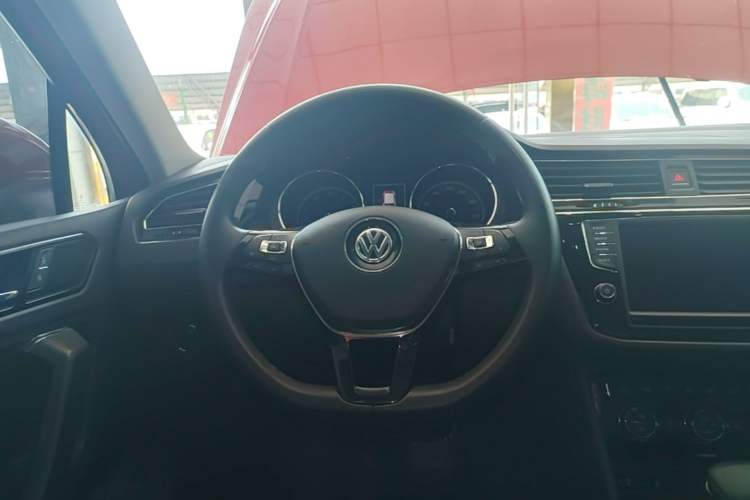 Used Volkswagen Tiguan L 2018 330TSI Automatic Two-Wheel Drive Flagship Edition Steering Wheel