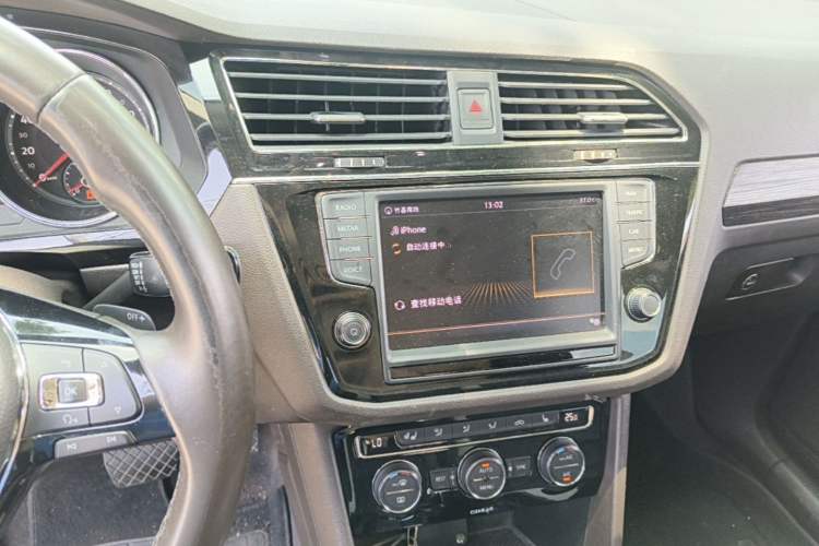Used Volkswagen Tiguan L 2018 330TSI Automatic Two-Wheel Drive Luxury Edition Audio And AC Panel