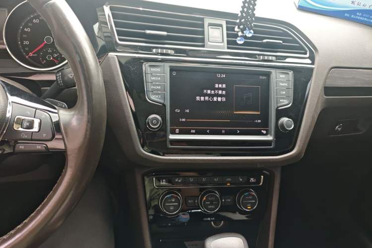 Used Volkswagen Tiguan L 2018 330TSI Automatic Two-Wheel Drive Luxury Edition Audio And AC Panel