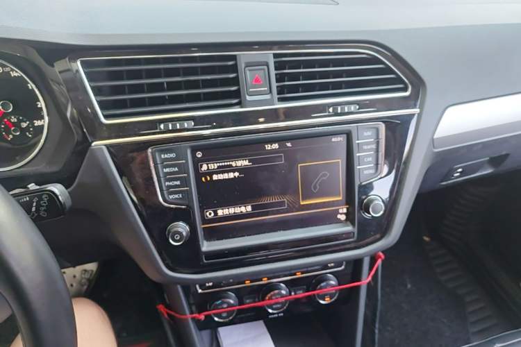 Used Volkswagen Tiguan L 2018 330TSI Automatic Two-Wheel Drive Luxury Edition Audio And AC Panel