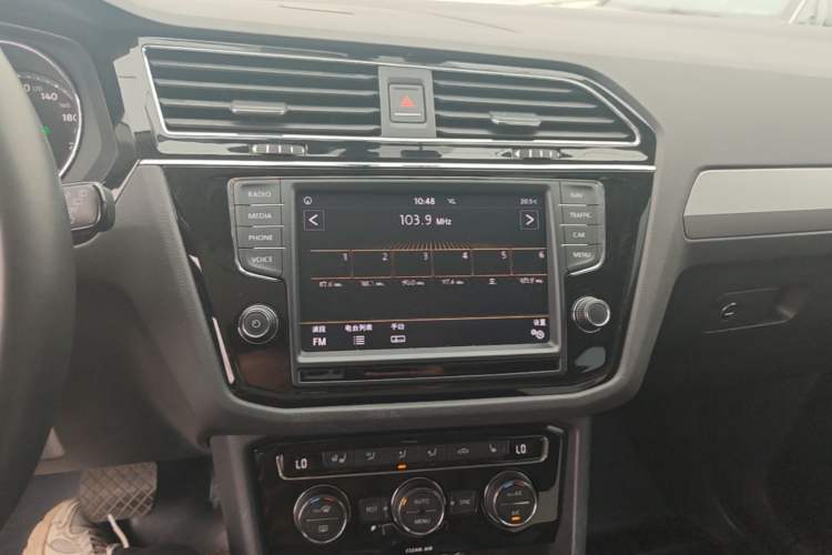 Used Volkswagen Tiguan L 2018 330TSI Automatic Two-Wheel Drive Luxury Edition Audio And AC Panel