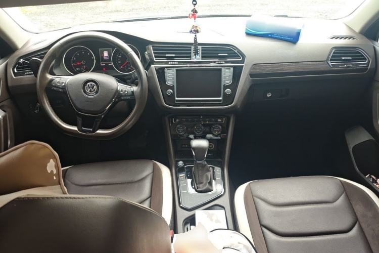Used Volkswagen Tiguan L 2018 330TSI Automatic Two-Wheel Drive Luxury Edition Center Console
