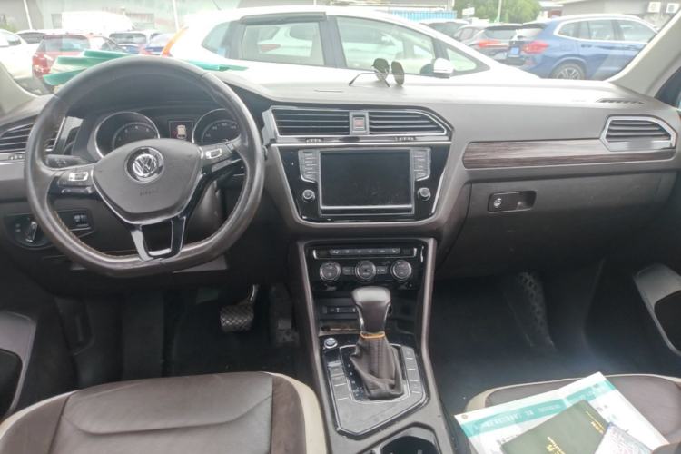Used Volkswagen Tiguan L 2018 330TSI Automatic Two-Wheel Drive Luxury Edition Center Console