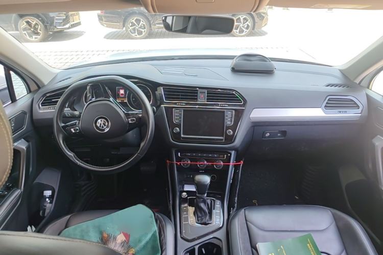 Used Volkswagen Tiguan L 2018 330TSI Automatic Two-Wheel Drive Luxury Edition Center Console