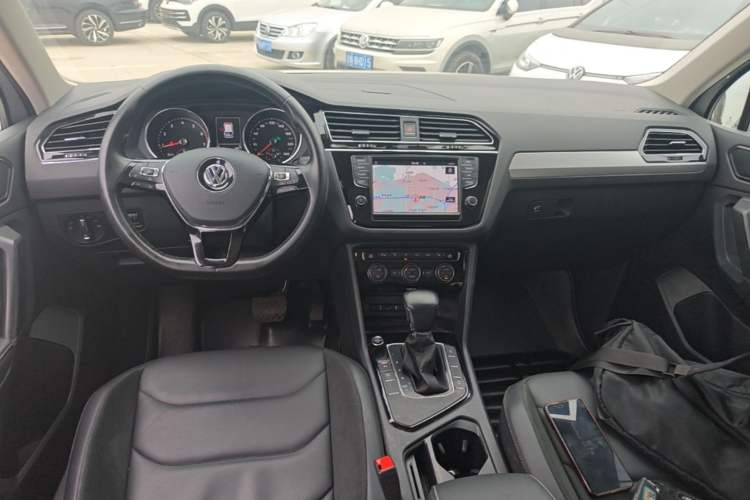 Used Volkswagen Tiguan L 2018 330TSI Automatic Two-Wheel Drive Luxury Edition Center Console