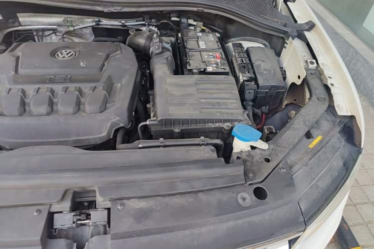 Used Volkswagen Tiguan L 2018 330TSI Automatic Two-Wheel Drive Luxury Edition Engine Bay Left