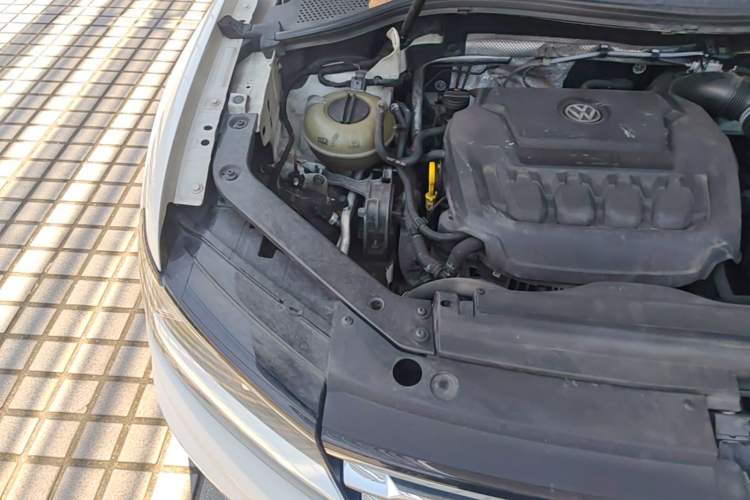 Used Volkswagen Tiguan L 2018 330TSI Automatic Two-Wheel Drive Luxury Edition Engine Bay Right