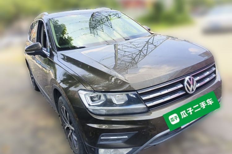Used Volkswagen Tiguan L 2018 330TSI Automatic Two-Wheel Drive Luxury Edition Front Right 45 Deg