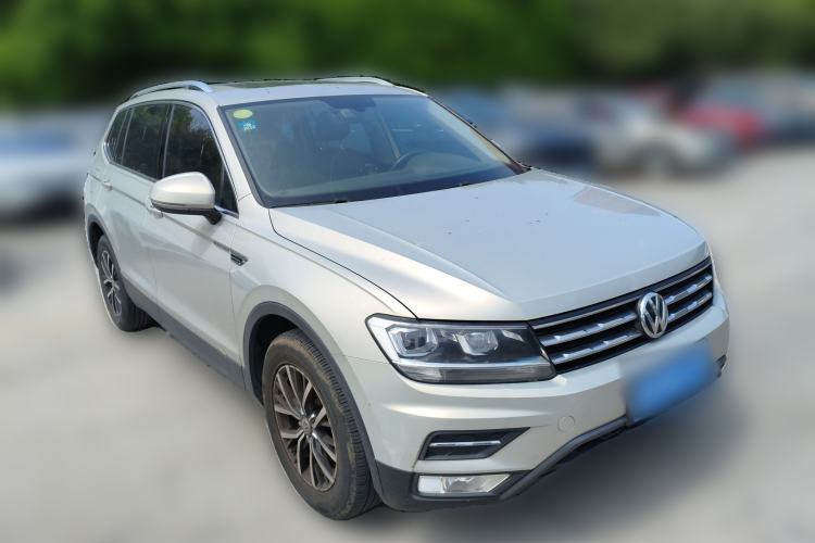 Used Volkswagen Tiguan L 2018 Facelift 330TSI Automatic Two-Wheel Drive Luxury Edition Front Right 45 Deg