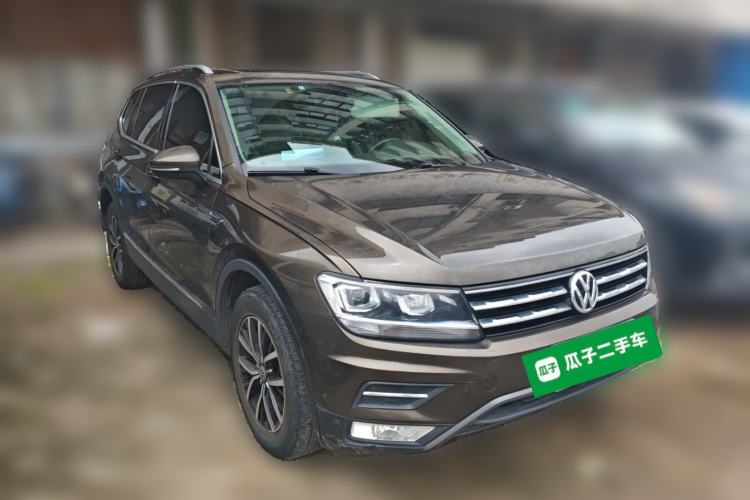 Used Volkswagen Tiguan L 2018 330TSI Automatic Two-Wheel Drive Luxury Edition Front Right 45 Deg