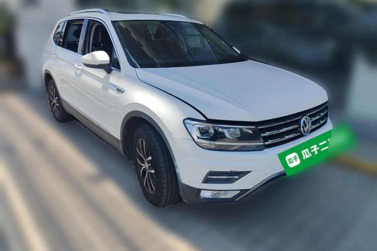 Used Volkswagen Tiguan L 2018 330TSI Automatic Two-Wheel Drive Luxury Edition Front Right 45 Deg
