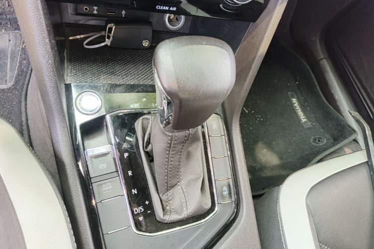 Used Volkswagen Tiguan L 2018 330TSI Automatic Two-Wheel Drive Luxury Edition Gear Lever