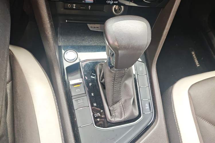 Used Volkswagen Tiguan L 2018 330TSI Automatic Two-Wheel Drive Luxury Edition Gear Lever