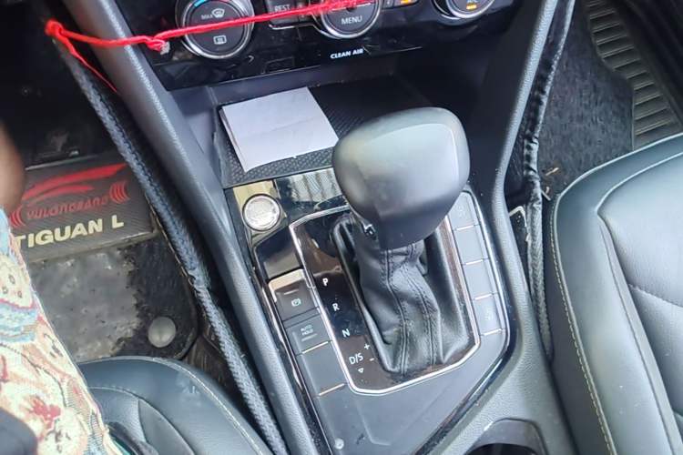 Used Volkswagen Tiguan L 2018 330TSI Automatic Two-Wheel Drive Luxury Edition Gear Lever
