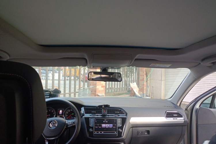 Used Volkswagen Tiguan L 2018 330TSI Automatic Two-Wheel Drive Luxury Edition Headliner