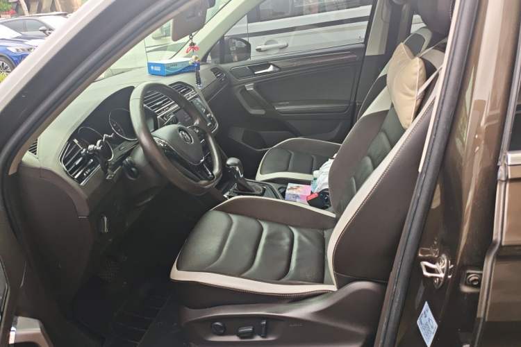 Used Volkswagen Tiguan L 2018 330TSI Automatic Two-Wheel Drive Luxury Edition Left Front Seat