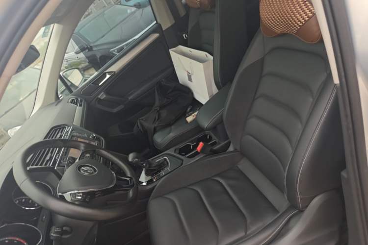 Used Volkswagen Tiguan L 2018 330TSI Automatic Two-Wheel Drive Luxury Edition Left Front Seat