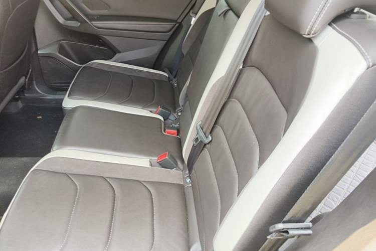 Used Volkswagen Tiguan L 2018 330TSI Automatic Two-Wheel Drive Luxury Edition Left Rear Seat