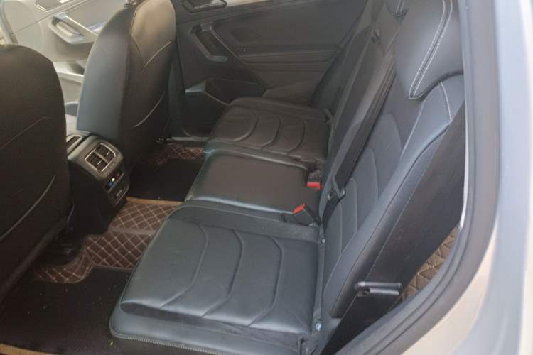 Used Volkswagen Tiguan L 2018 330TSI Automatic Two-Wheel Drive Luxury Edition Left Rear Seat