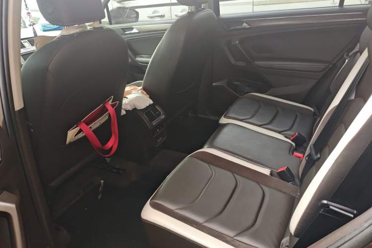 Used Volkswagen Tiguan L 2018 330TSI Automatic Two-Wheel Drive Luxury Edition Left Rear Seat