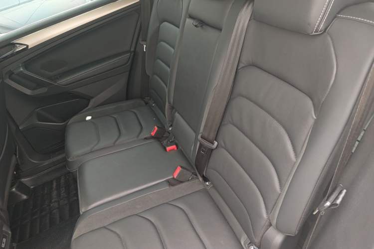 Used Volkswagen Tiguan L 2018 330TSI Automatic Two-Wheel Drive Luxury Edition Left Rear Seat