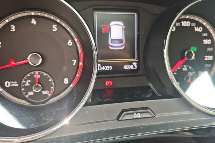 Used Volkswagen Tiguan L 2018 330TSI Automatic Two-Wheel Drive Luxury Edition Odometer Close Up