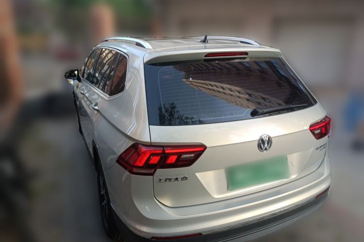 Used Volkswagen Tiguan L 2018 330TSI Automatic Two-Wheel Drive Luxury Edition Rear Left 45 Deg
