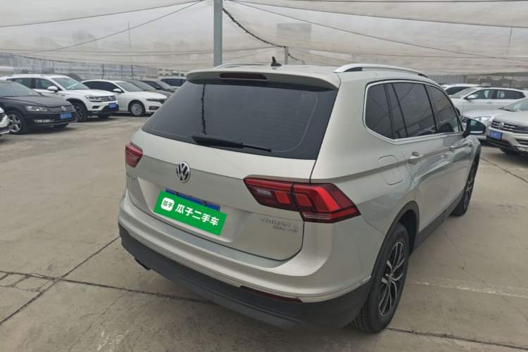 Used Volkswagen Tiguan L 2018 330TSI Automatic Two-Wheel Drive Luxury Edition Rear Right 45 Deg
