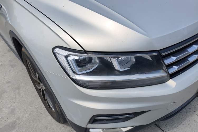 Used Volkswagen Tiguan L 2018 Facelift 330TSI Automatic Two-Wheel Drive Luxury Edition Right Front Headlight