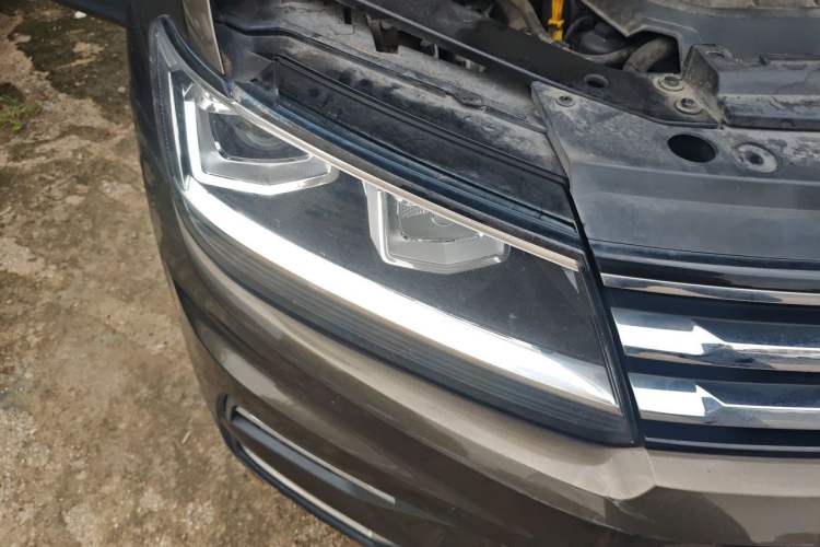 Used Volkswagen Tiguan L 2018 330TSI Automatic Two-Wheel Drive Luxury Edition Right Front Headlight