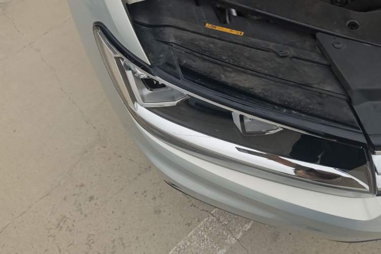 Used Volkswagen Tiguan L 2018 330TSI Automatic Two-Wheel Drive Luxury Edition Right Front Headlight