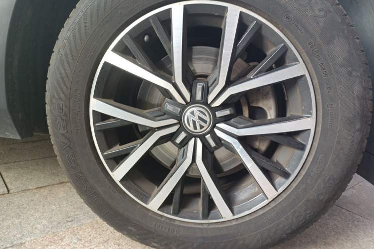 Used Volkswagen Tiguan L 2018 330TSI Automatic Two-Wheel Drive Luxury Edition Right Front Wheel Hub