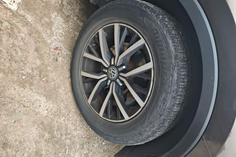 Used Volkswagen Tiguan L 2018 330TSI Automatic Two-Wheel Drive Luxury Edition Right Front Wheel Hub