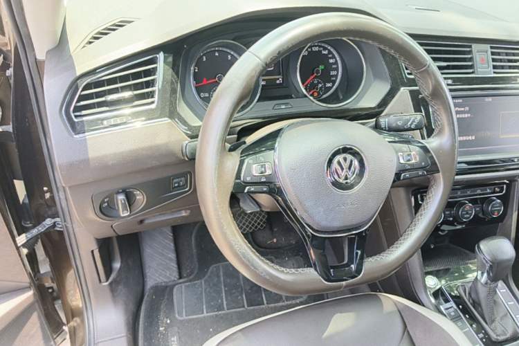 Used Volkswagen Tiguan L 2018 330TSI Automatic Two-Wheel Drive Luxury Edition Steering Wheel