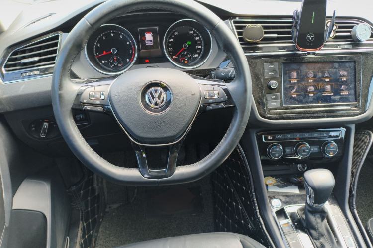 Used Volkswagen Tiguan L 2018 Facelift 330TSI Automatic Two-Wheel Drive Luxury Edition Steering Wheel