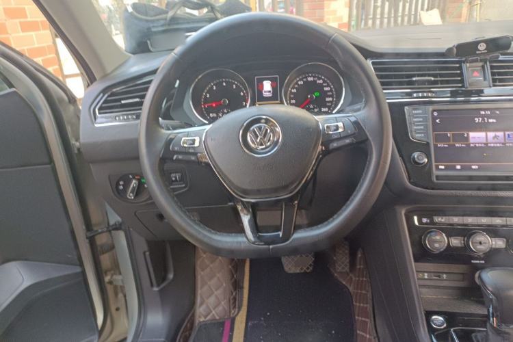 Used Volkswagen Tiguan L 2018 330TSI Automatic Two-Wheel Drive Luxury Edition Steering Wheel
