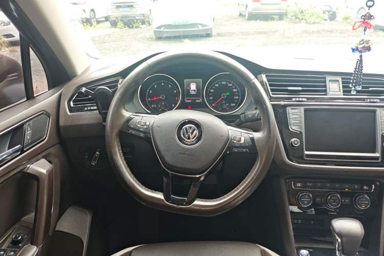Used Volkswagen Tiguan L 2018 330TSI Automatic Two-Wheel Drive Luxury Edition Steering Wheel