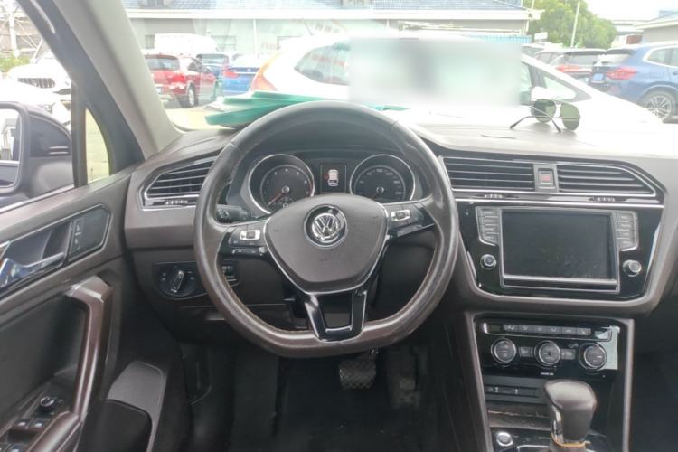 Used Volkswagen Tiguan L 2018 330TSI Automatic Two-Wheel Drive Luxury Edition Steering Wheel