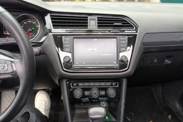 Used Volkswagen Tiguan L 2018 Revised 330TSI Automatic Two-Wheel Drive Flagship Edition Audio And AC Panel