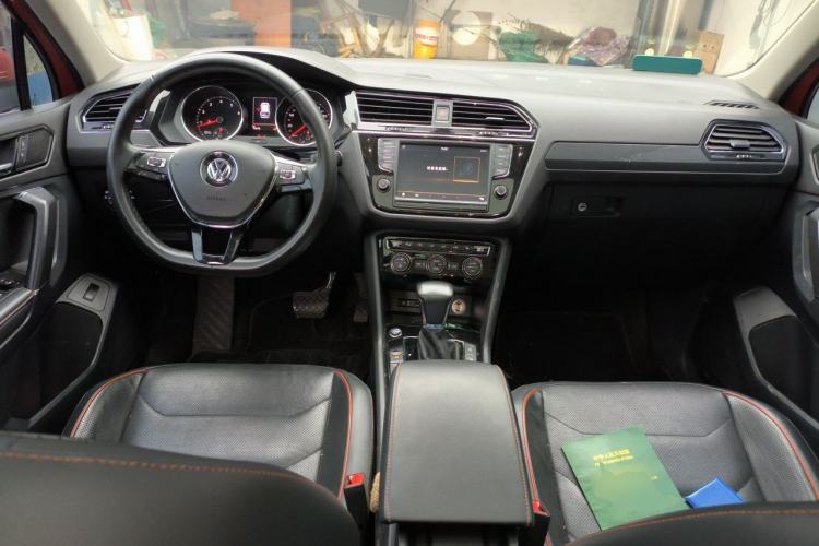 Used Volkswagen Tiguan L 2018 Revised 330TSI Automatic Two-Wheel Drive Flagship Edition Center Console