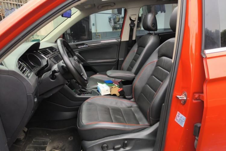 Used Volkswagen Tiguan L 2018 Revised 330TSI Automatic Two-Wheel Drive Flagship Edition Left Front Seat