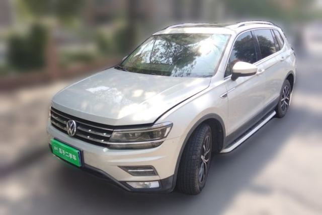 Volkswagen Tiguan L 2018 330TSI Automatic Two-Wheel Drive Luxury Edition с пробегом