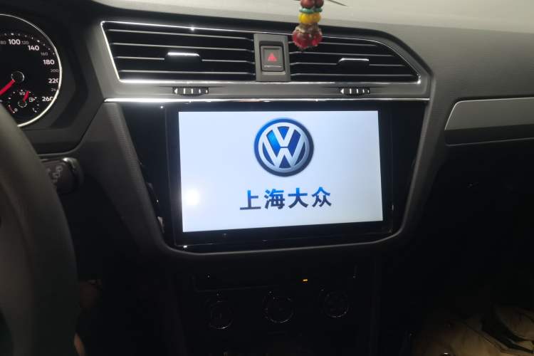 Used Volkswagen Tiguan L 2018 330TSI Automatic Two-Wheel Drive Luxury Edition Audio And AC Panel