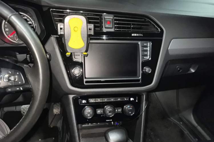 Used Volkswagen Tiguan L 2018 330TSI Automatic Two-Wheel Drive Luxury Edition Audio And AC Panel