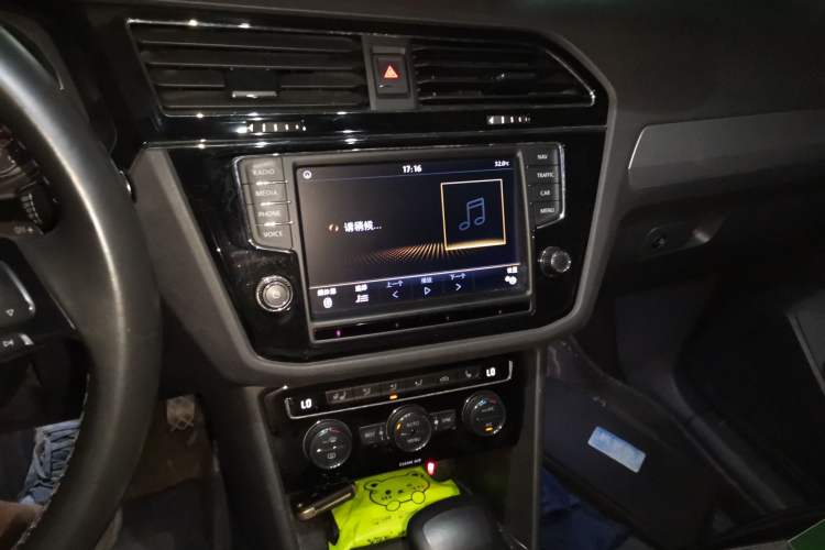 Used Volkswagen Tiguan L 2018 330TSI Automatic Two-Wheel Drive Luxury Edition Audio And AC Panel