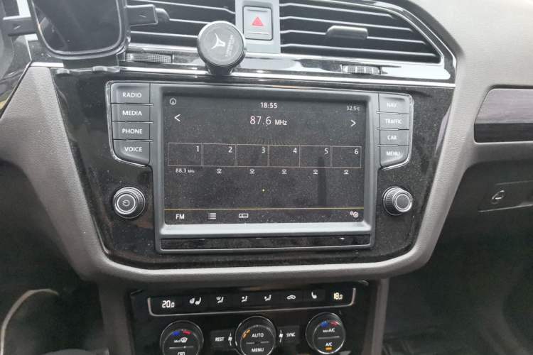 Used Volkswagen Tiguan L 2018 330TSI Automatic Two-Wheel Drive Luxury Edition Audio And AC Panel