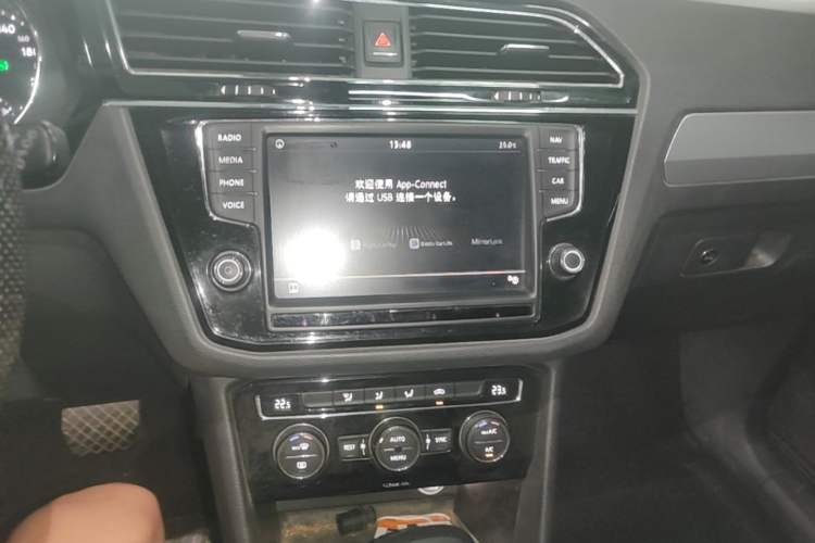 Used Volkswagen Tiguan L 2018 Revised Version 330TSI Automatic Two-Wheel Drive Comfort Edition Audio And AC Panel