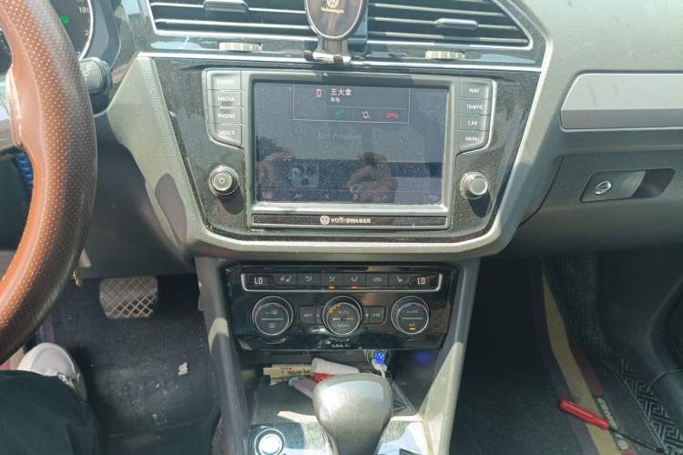 Used Volkswagen Tiguan L 2018 330TSI Automatic Two-Wheel Drive Luxury Edition Audio And AC Panel